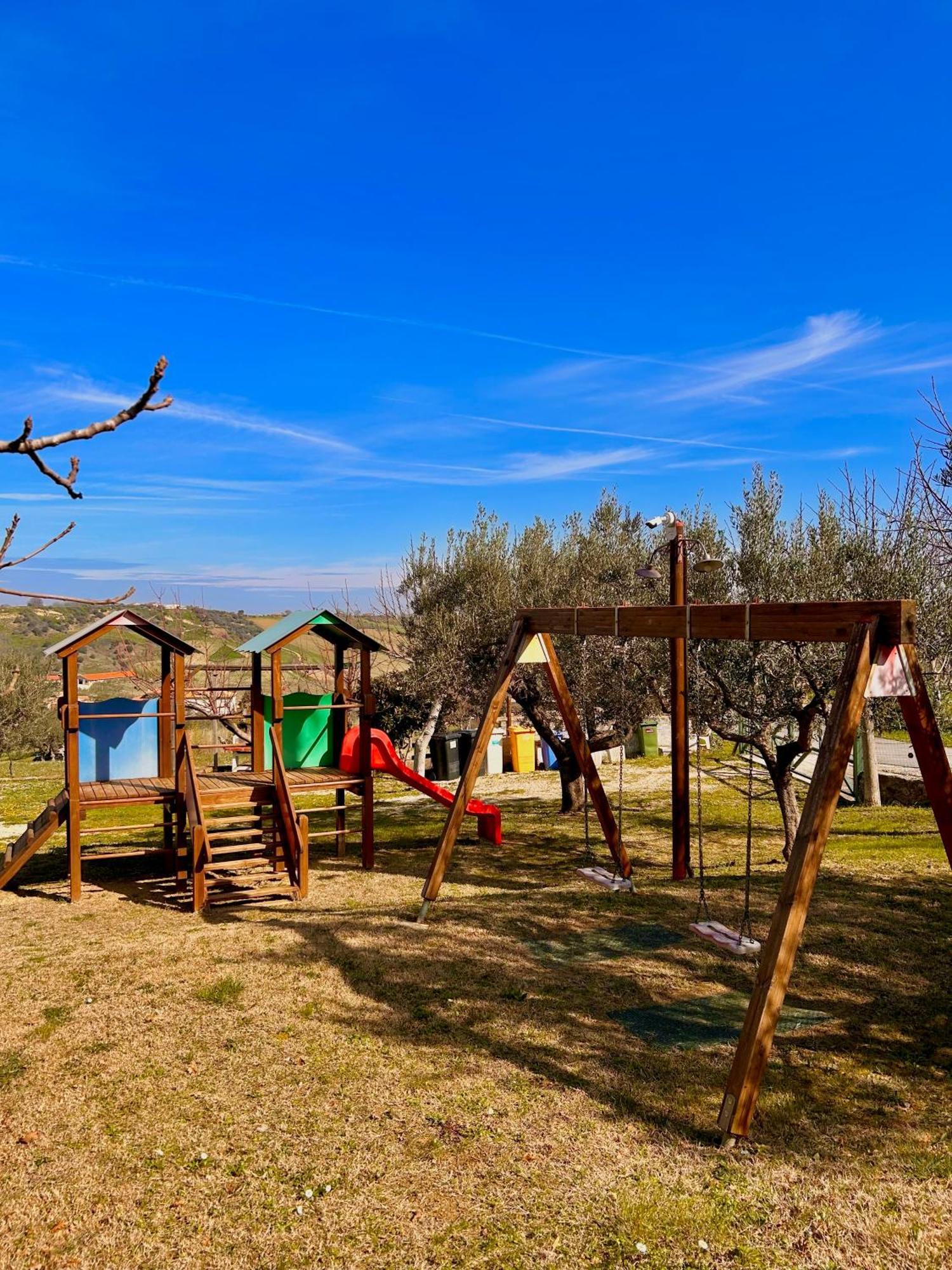 Oasi Macerina Villa Alanno Exterior photo